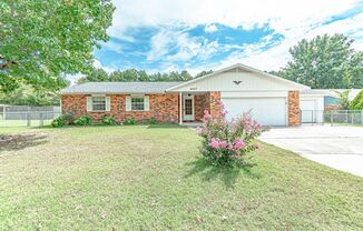 Well Kept Springdale Home! (Huge Yard)