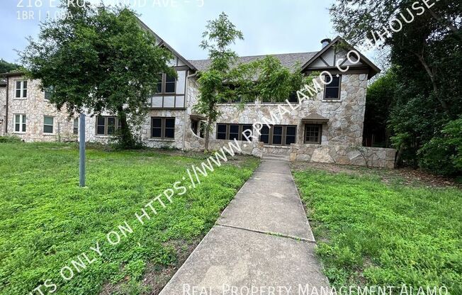 218 E ROSEWOOD AVE