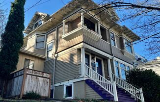 Gorgeous 1-Bedroom, Top-Floor Unit in Vintage House in Goose Hollow Near PSU