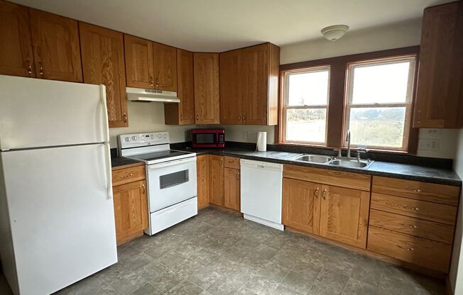 2 beds, 1 bath, $1,195