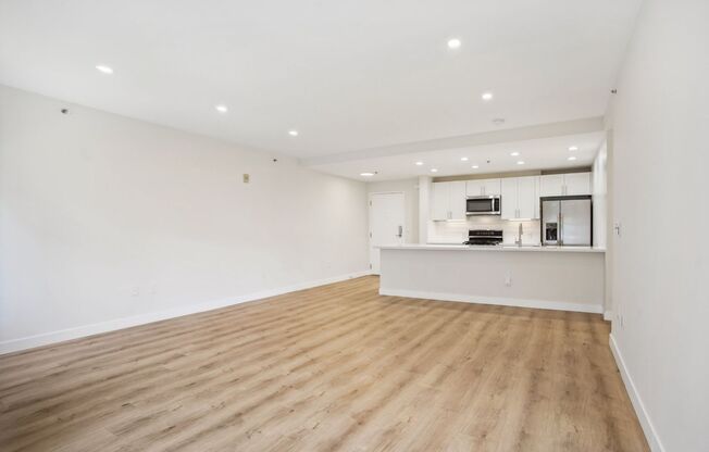 2 beds, 1 bath, 970 sqft, $2,795, Unit 402