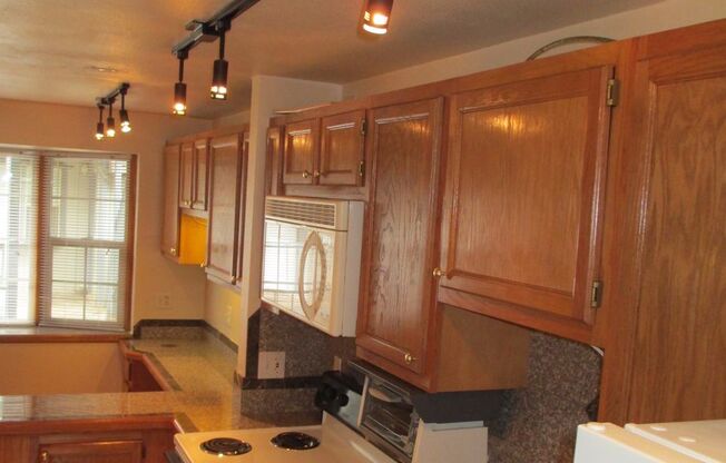 1 bed, 1 bath, 550 sqft, $1,545, Unit 680-216