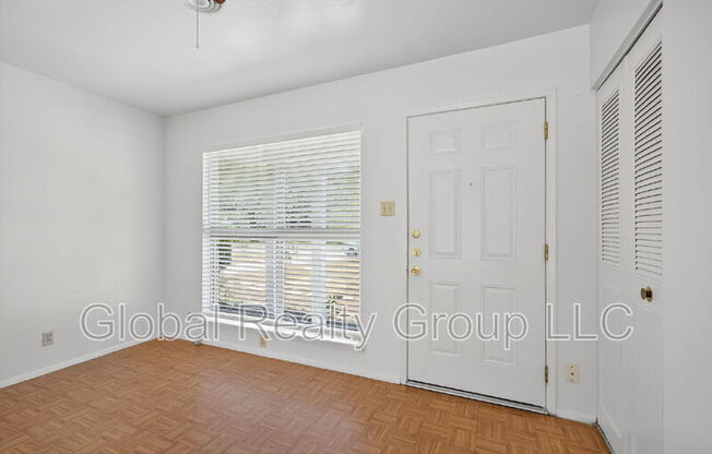 121 ROSEWOOD DR