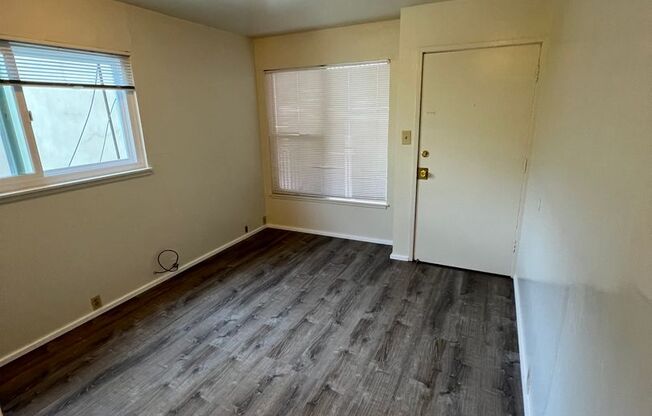 Spacious Remodeled 1 Bedroom conveniently located off of Telegraph Ave.