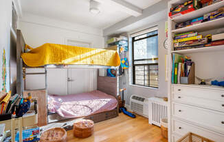 2 beds, 1 bath, $5,400, Unit 7D