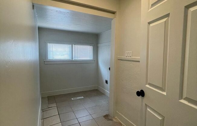 2 beds, 1 bath, $1,399