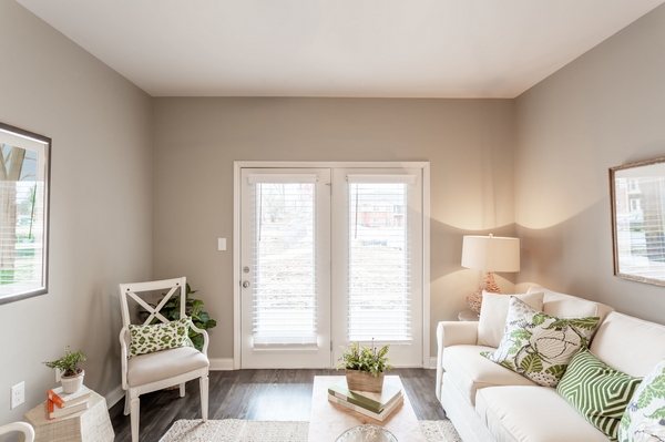 2BR, 2BA - 1,035 SF