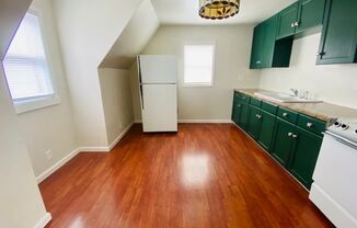 2 beds, 1 bath, 700 sqft, $845, Unit Upper