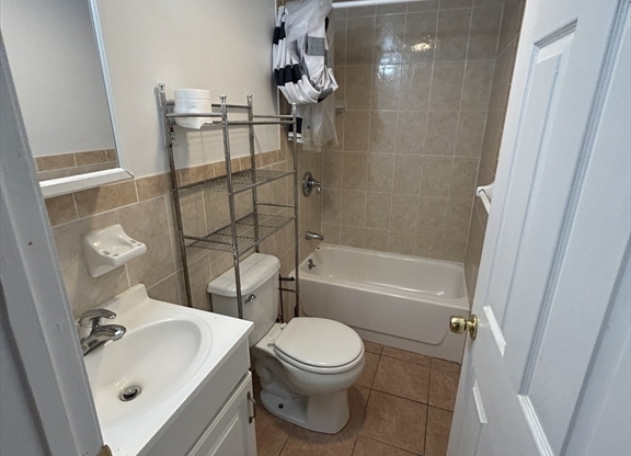 Studio, 1 bath, $2,100, Unit B2