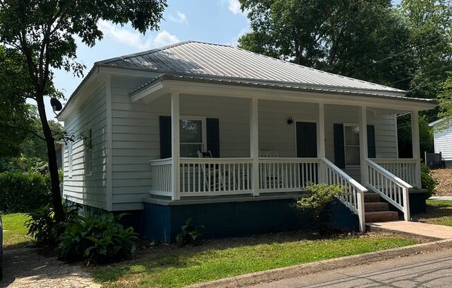 2/1 Home on 328 Atlanta Ave - New town! Available Now!