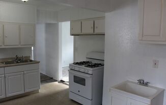 3 beds, 1 bath, $900