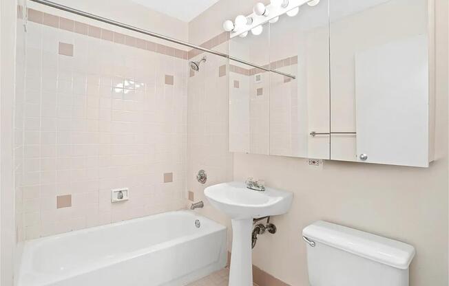 Studio, 1 bath, $3,000, Unit 3-H