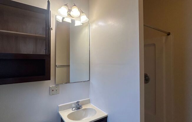 1 bed, 1 bath, $849, Unit Unit B