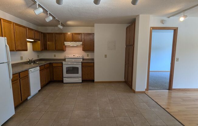 2 beds, 2 baths, 1,100 sqft, $1,995, Unit 401