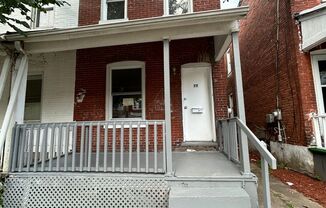 Nice 2 bedroom house big kitchen and yard