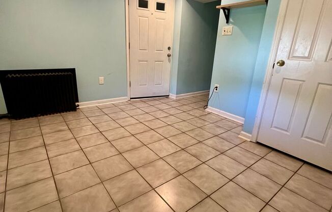 Gorgeous Studio Apartment in Manayunk! Available mid-August!
