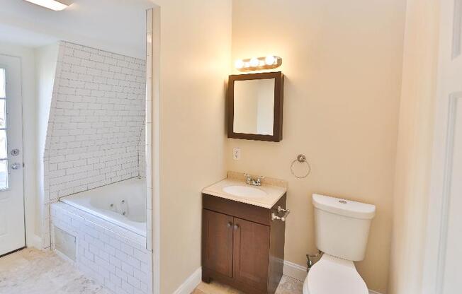 4 beds, 2 baths, $4,600, Unit 2