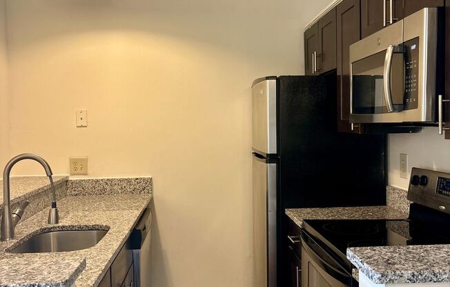 2 beds, 2 baths, 900 sqft, $2,299, Unit 426