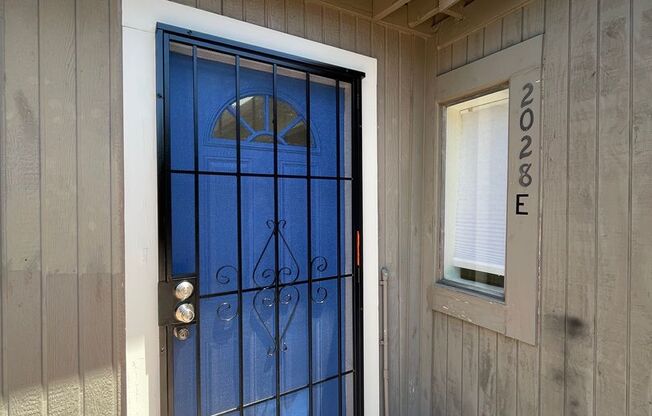2 bedroom/1 Bath Upper Unit