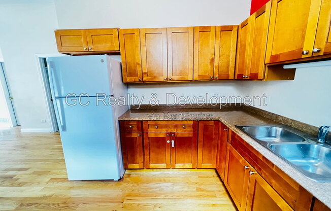 1512 W 17 ST