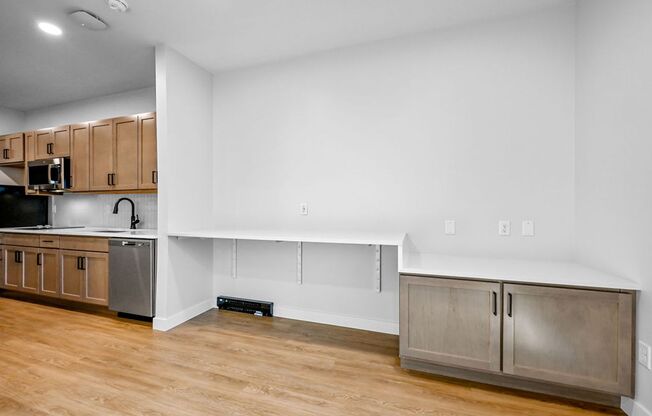 Studio, 1 bath, 402 sqft, $1,225, Unit 302