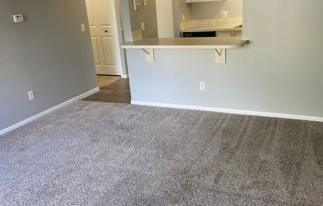 1 bed, 1 bath, 660 sqft, $965, Unit 929-12