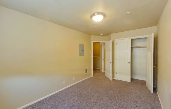 3 beds, 2 baths, $2,025, Unit 5