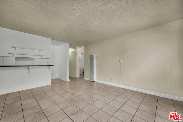 1087 W 39 ST