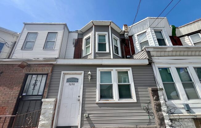 Gorgeous 3-Bedroom Townhome in Elmwood Park! Available NOW!