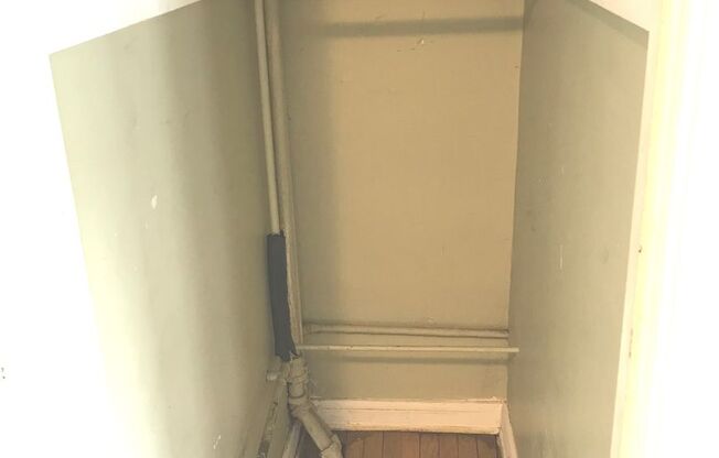 Studio, 1 bath, $725, Unit 02