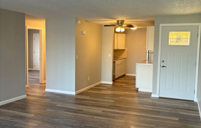 2 beds, 1 bath, 907 sqft, $1,395, Unit 1877E