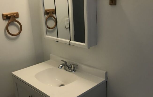 2 beds, 1 bath, 800 sqft, $1,200, Unit 8669E