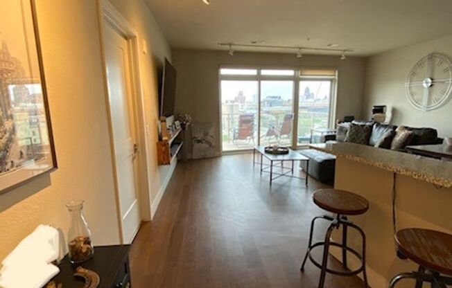 1 bed, 1 bath, 881 sqft, $1,750, Unit 502