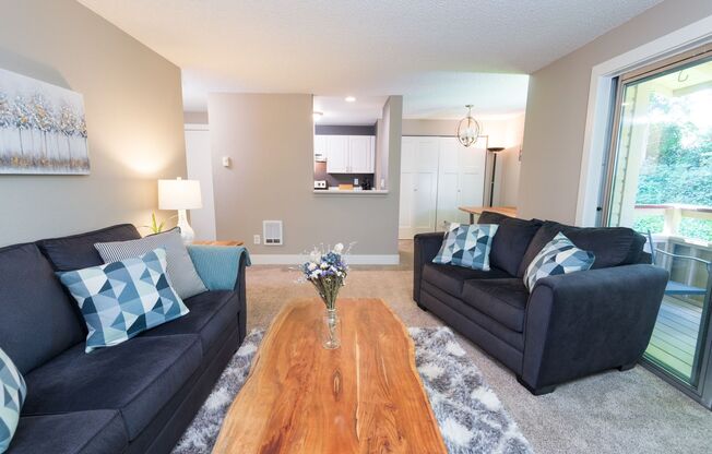 Beautifully Remodeled 3 Bed, 1.75 Bath Unit Available w/ Privacy in Fairwood!