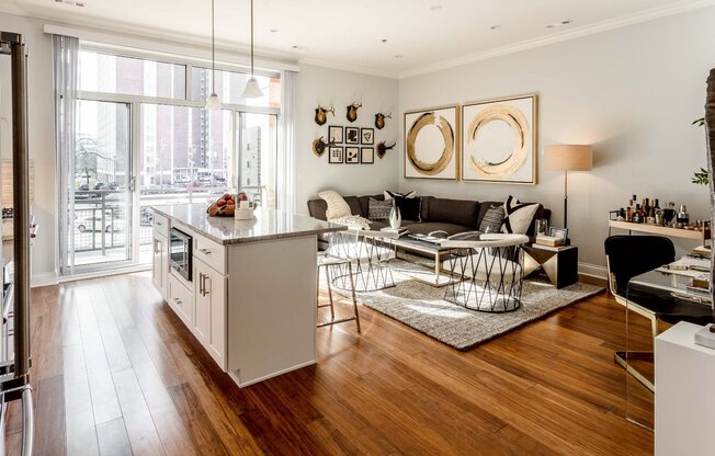 1050 W Monroe 33rd Flr