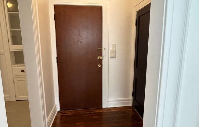 1 bed, 1 bath, $1,900, Unit B5