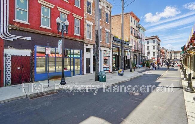 107 W ELDER ST