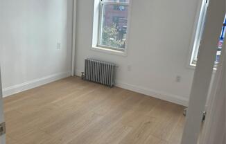 3 beds, 1 bath, 2,700 sqft, $2,900, Unit 2F