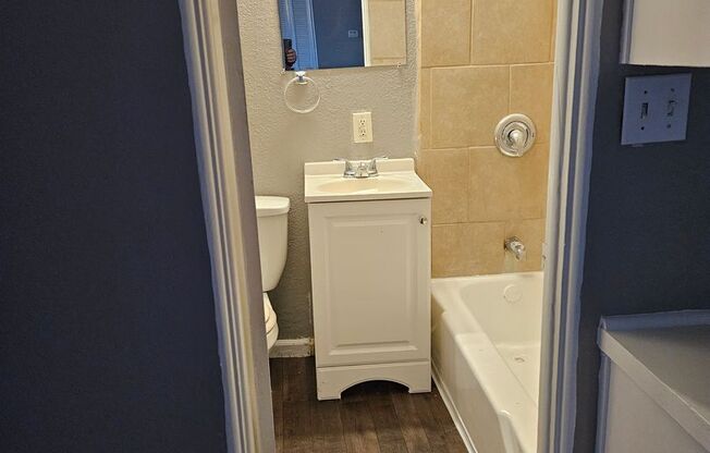 2 beds, 1 bath, 750 sqft, $1,070, Unit B03 1024 16