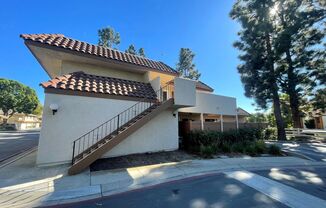 Remodeled 2+1 Upstairs Parkside Condo