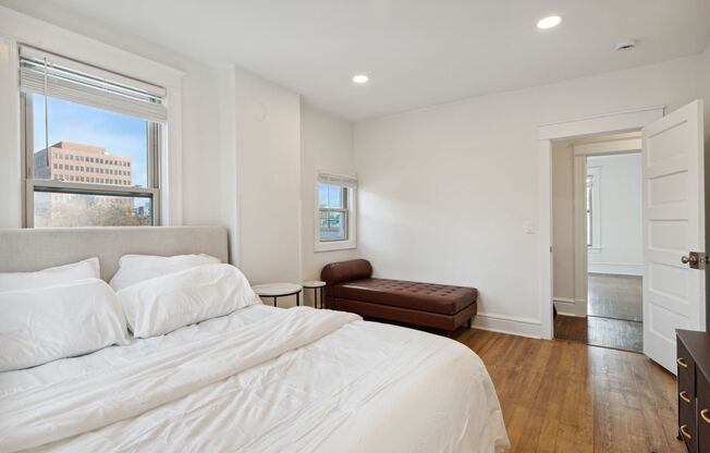 4 beds, 4 baths, $4,995, Unit 1005 W. 14th Ave