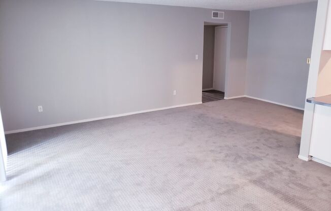 2 beds, 1 bath, $1,595, Unit 340