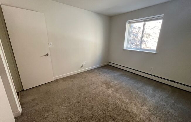 2 beds, 1 bath, $1,425, Unit 107