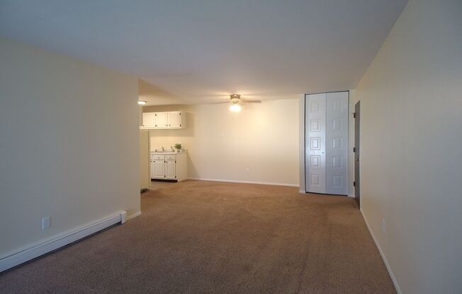 2 beds, 1 bath, 900 sqft, $1,195, Unit 4705 Indian Hills Dr., #10, Mount Pleasant, WI 53406