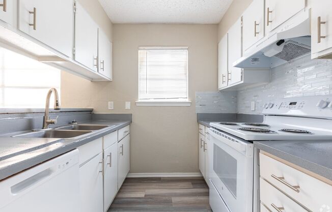 2 beds, 1 bath, 990 sqft, $845, Unit H6