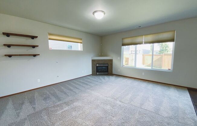 Spacious 4BD/3BTH Home for Lease in South Everett - Small Pet Friendly!