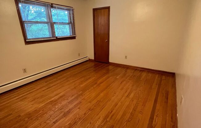 3 beds, 1.5 baths, 1,100 sqft, $1,980, Unit F-12