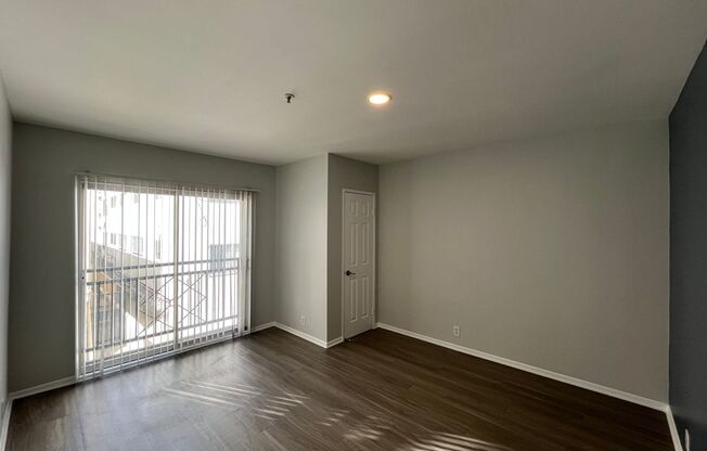 2 beds, 1 bath, 637 sqft, $2,798, Unit 215