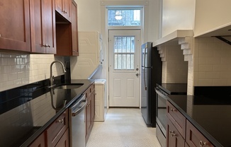 459 W 35 ST