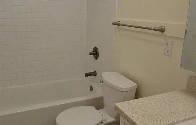 2 beds, 1 bath, $1,800, Unit #6